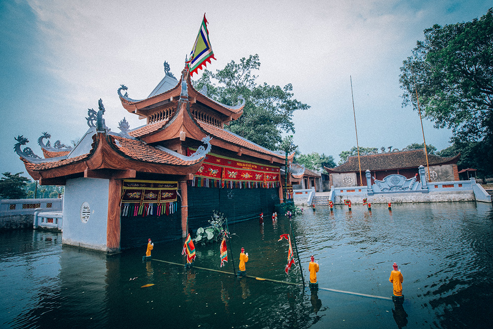 Private Outdoor  Water Puppet Show at Dao Thuc Village